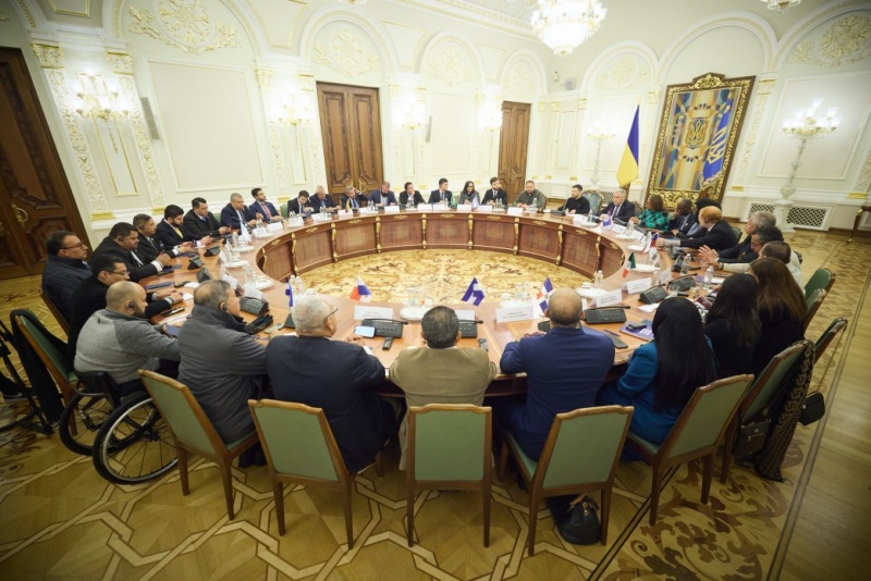 Зеленський обговорив захист України із делегацією країн Латинської Америки