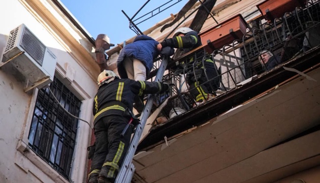 В Одесі стався обвал у пошкодженому обстрілами будинку, є постраждалий