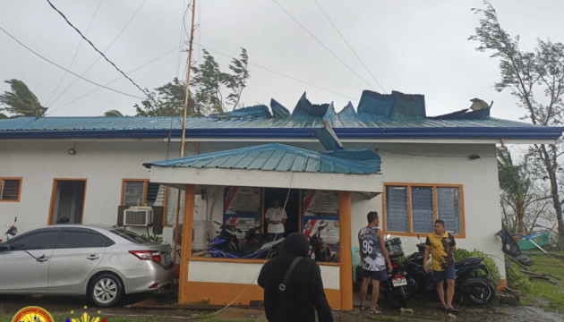 Понад 40 000 людей евакуйовано: Філіппіни накрив потужний тайфун