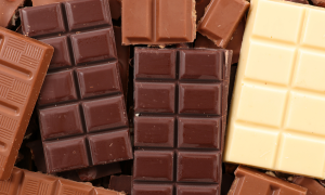 Відомий шоколад позбавили статусу королівського через заробітки в росії