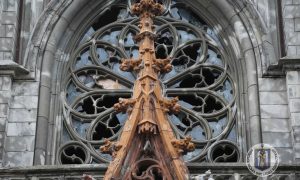 Уламки ракет впали біля костелу Святого Миколая у Києві, оприлюднено наслідки