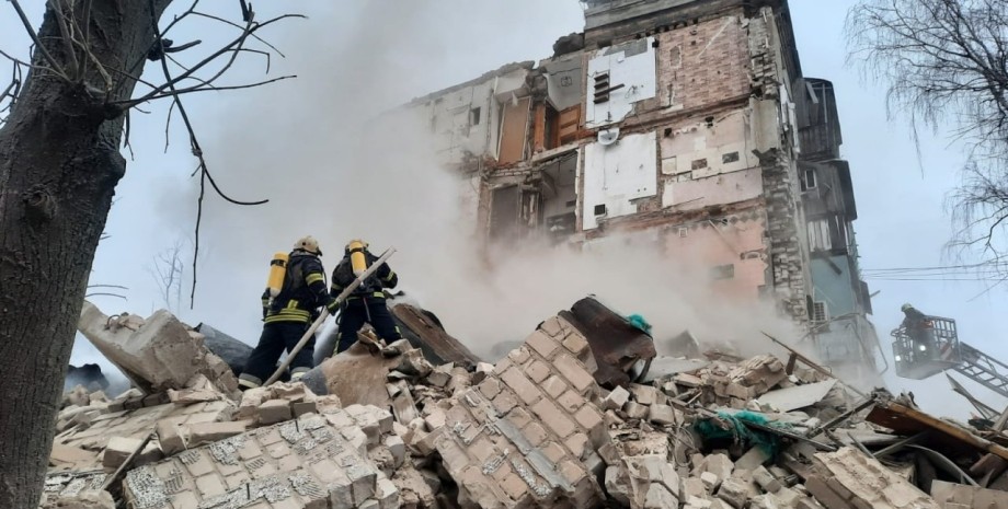 У Харкові пролунали вибухи, був "приліт" та є постраждала