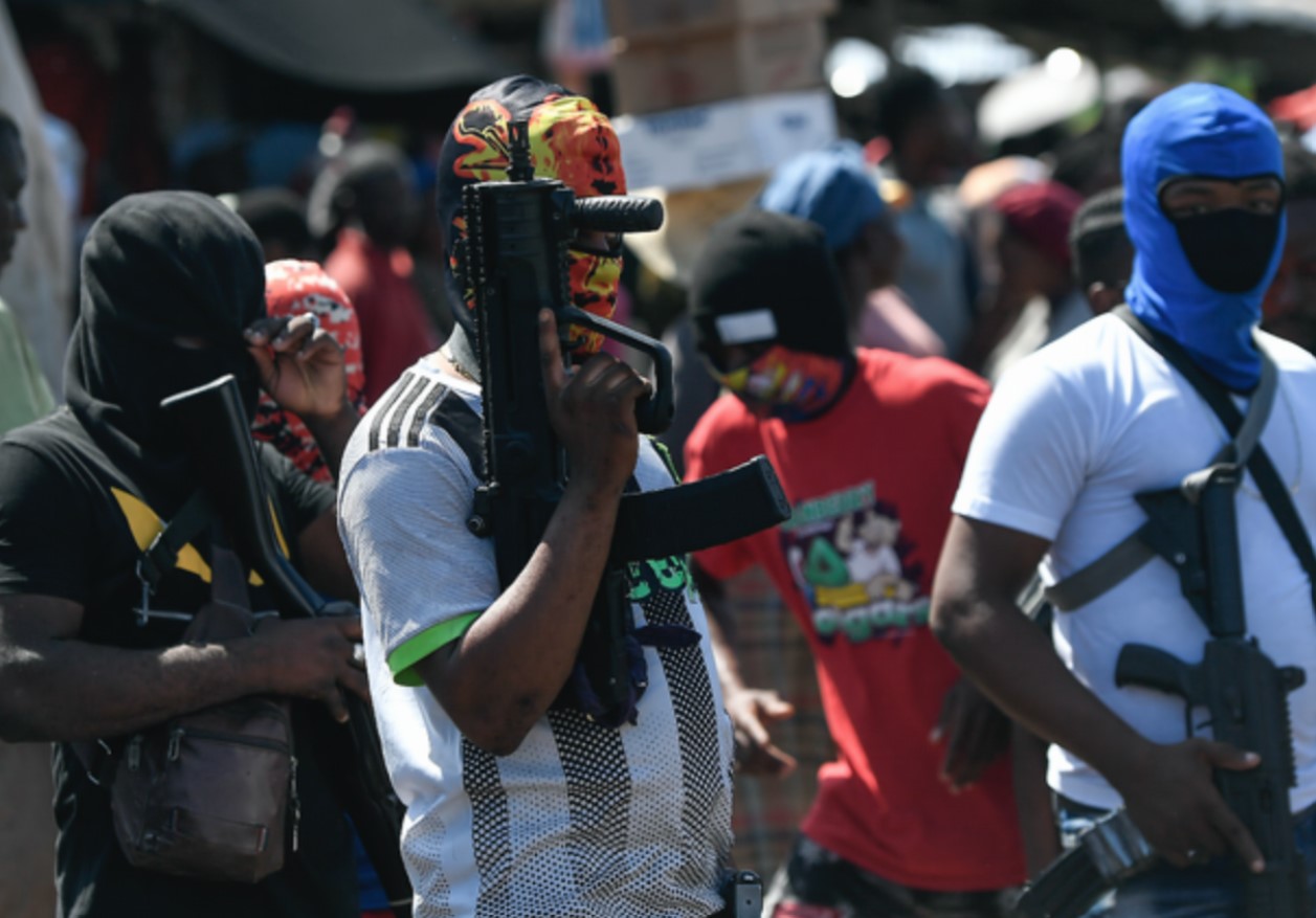На Гаїті банда влаштувала стрілянину у лікарні, серед загиблих є журналісти