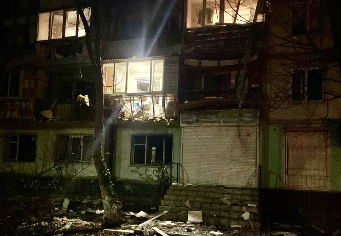 Рашисти поцілили дроном у багатоповерхівку в Запоріжжі