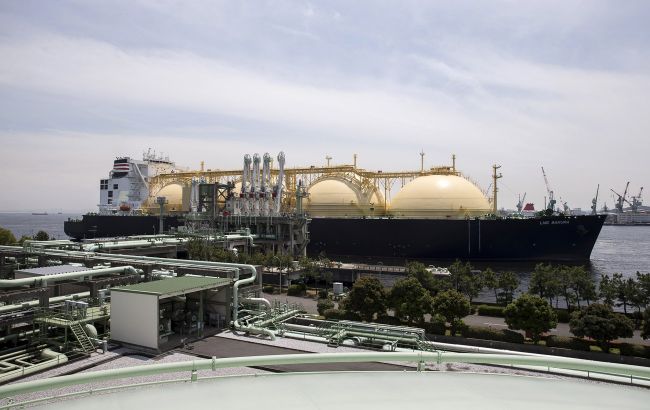 Танкер рф обійшов пів світу, але не знайшов покупця на газ 
