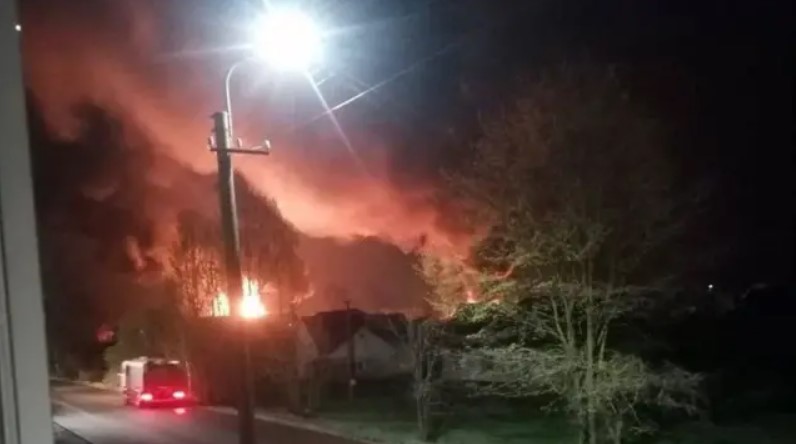 Відео: по всій рф виникли пожежі внаслідок масованої атаки дронів