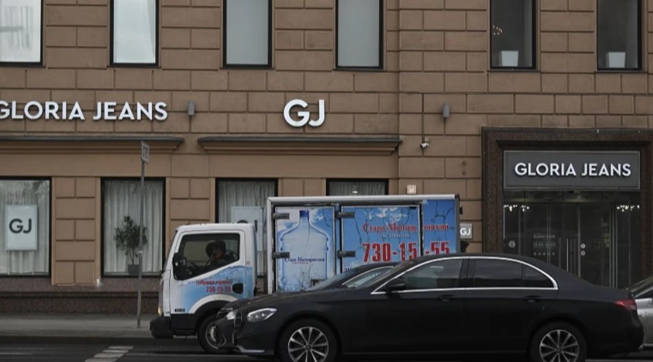 Найбільший виробник одягу в росії закриває фабрики