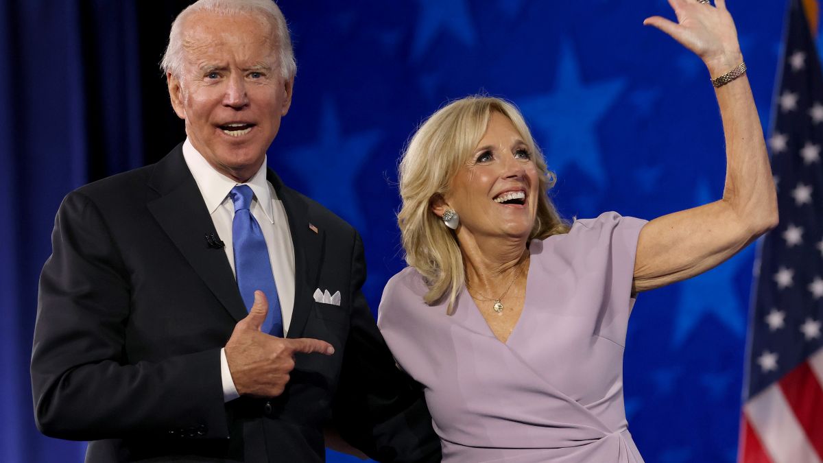 Колаж від Зеленського та коштовні речі: родина Байденів оприлюднила декларацію подарунків