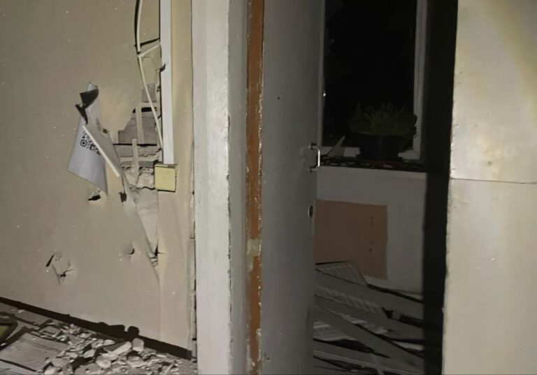 Вранці окупанти обстріляли Нікополь, пошкоджена пожежна частина – ОВА