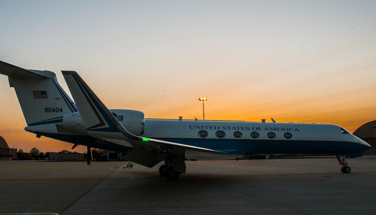 Урядовий літак США приземлився в Москві: що відомо