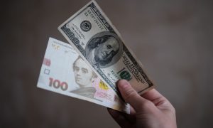 Обмінники оновили курси долара і євро