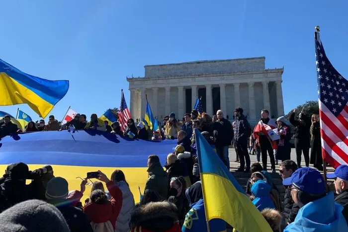 CBS: у США призупинили розгляд заявок мігрантів з України та інших держав