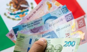 Мексиканський песо обвалився після запровадження Трампом імпортних мит