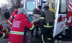 На Дніпропетровщині автобус врізався у дерево, постраждали 14 людей