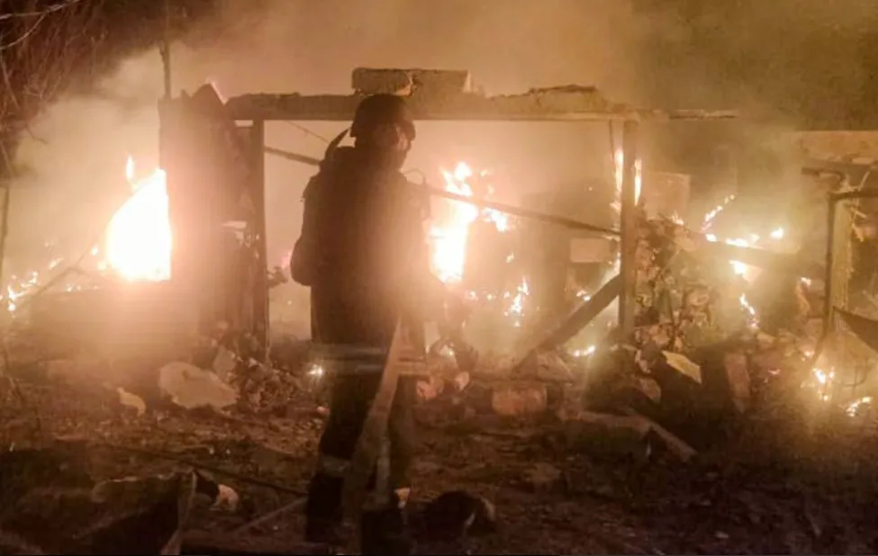 У Херсоні окупанти вдарили по житловому кварталу, є жертви та руйнування