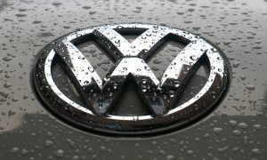 Акції європейських автовиробників почали падати через нові мита США