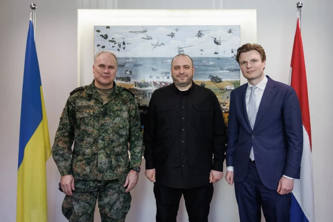 Міністри оборони України і Нідерландів обговорили розвиток проєкту «Лінія дронів»