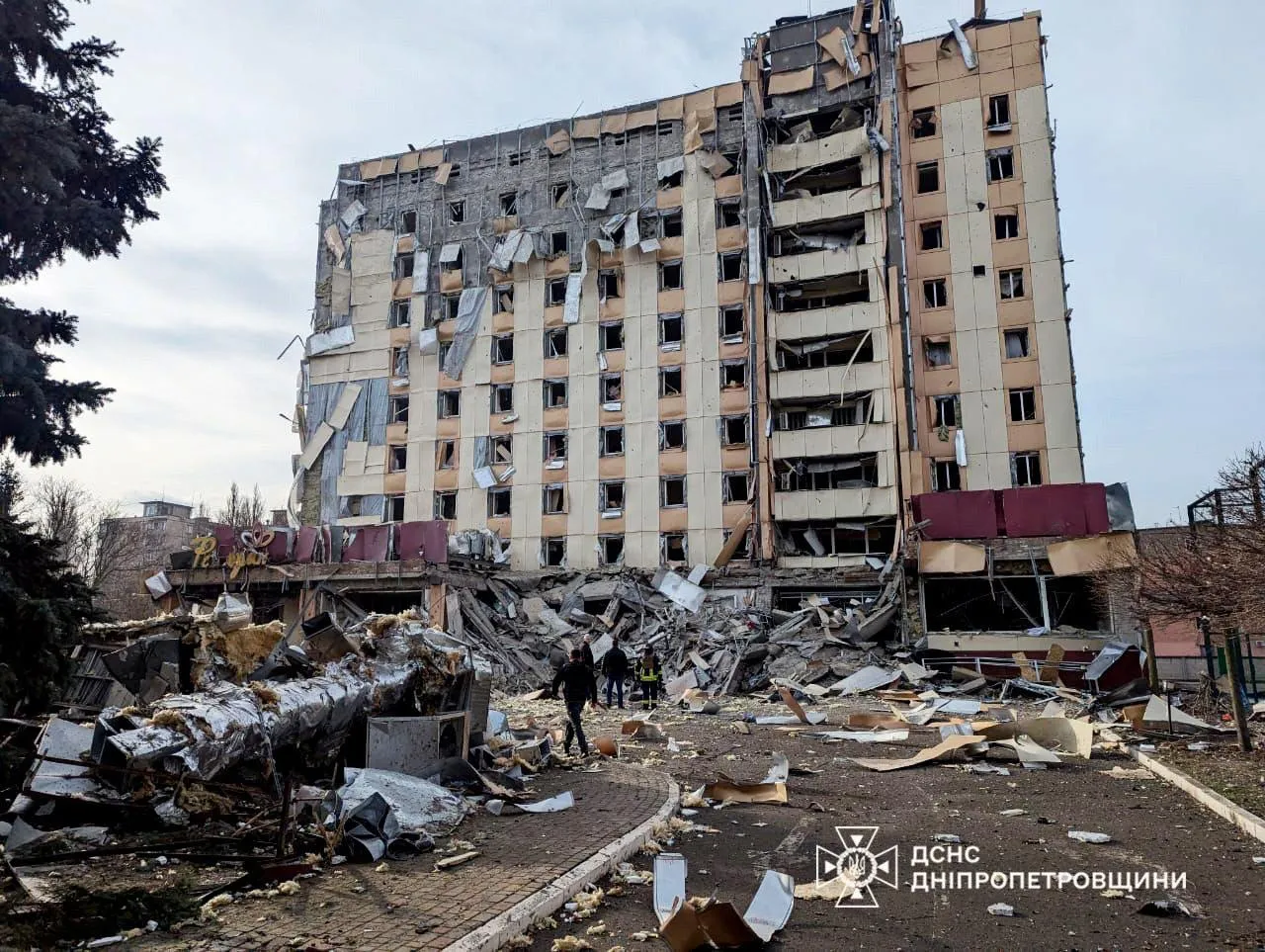 З'явилися фото наслідків ранкової ракетної атаки окупантів на Кривий Ріг