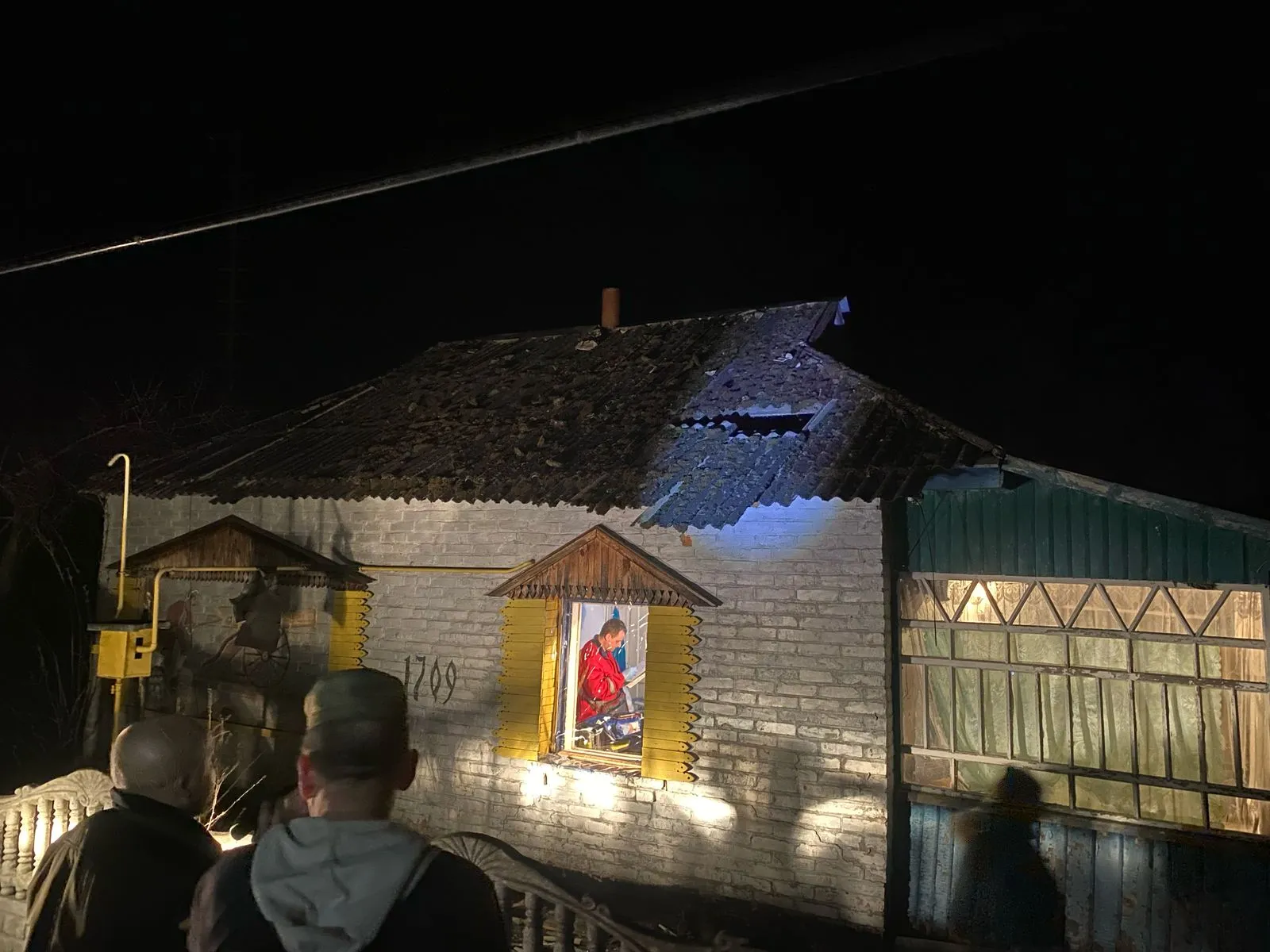 На Полтавщині уламки російських дронів пошкодили будинок, дитячий табір та ЛЕП