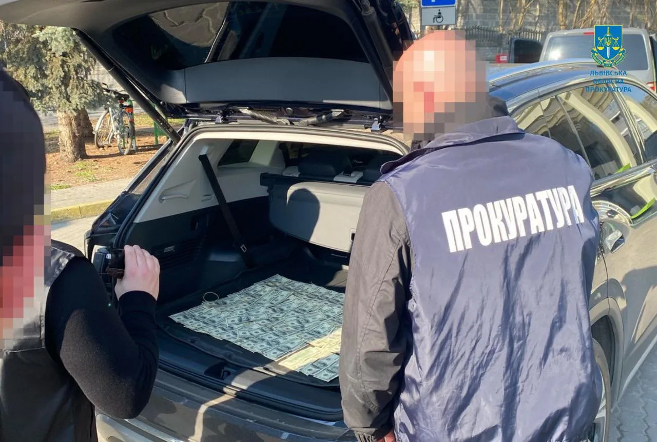 Посадовця Львівської митниці затримали на одержанні хабаря