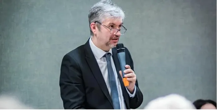 В Угорщині депутат зірвав виступ Орбана його ж промовою 