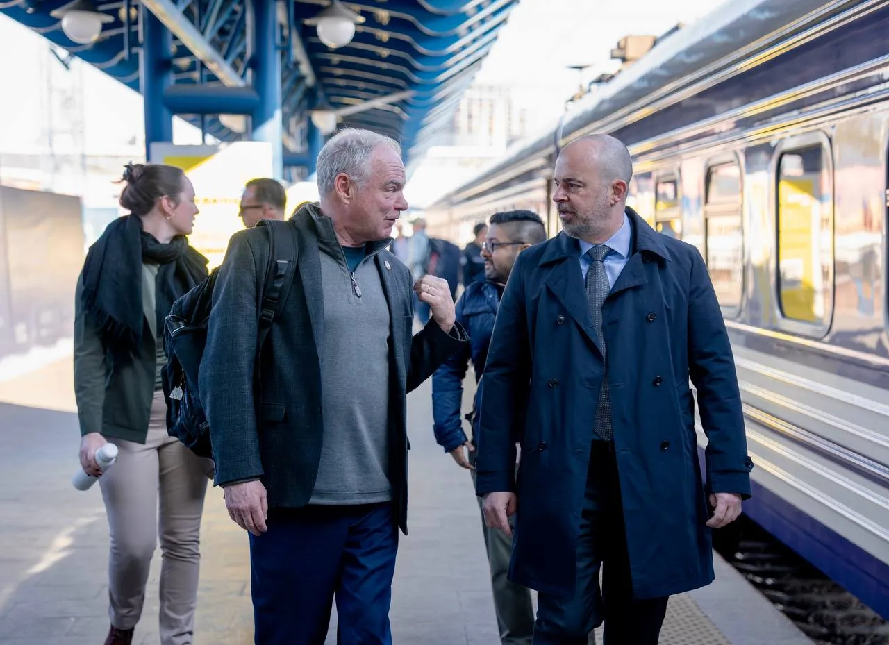 До Києва прибув американський сенатор-демократ Тім Кейн