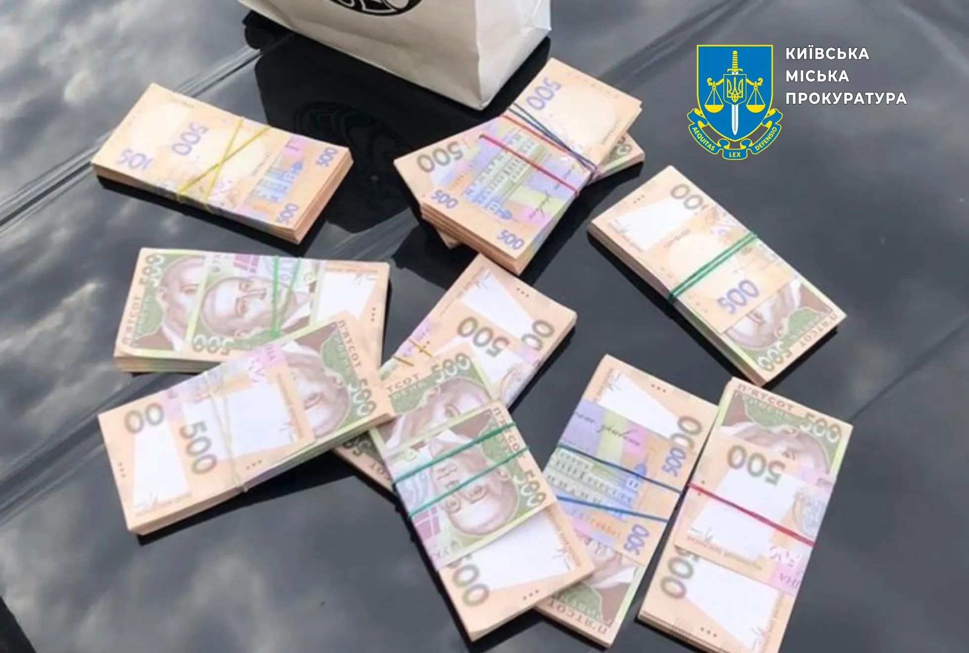 Адвоката відправили до в'язниці за вимагання грошей