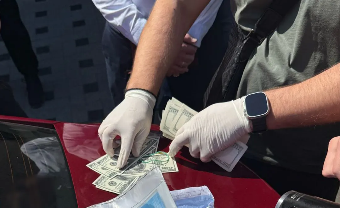 В Одесі затримали псевдоадвоката, який пропонував за $15 тисяч звільнити від військової служби