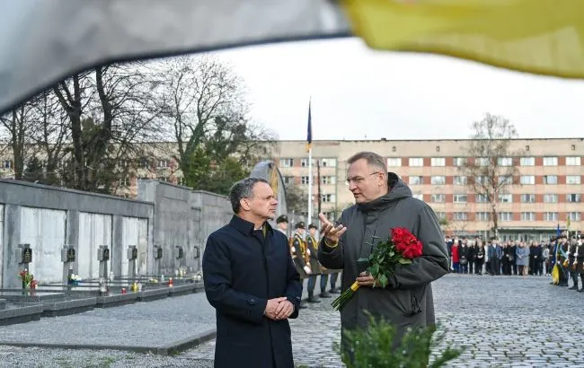 В Україну прибув міністр закордонних справ Нідерландів