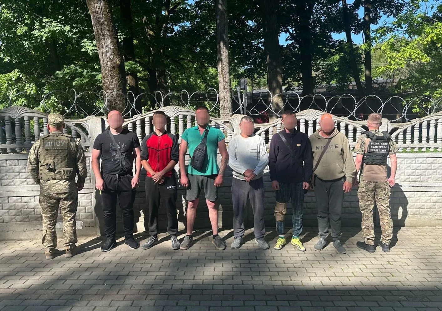 Групі ухилянтів не вдалося пішки дійти до кордону Словаччини 