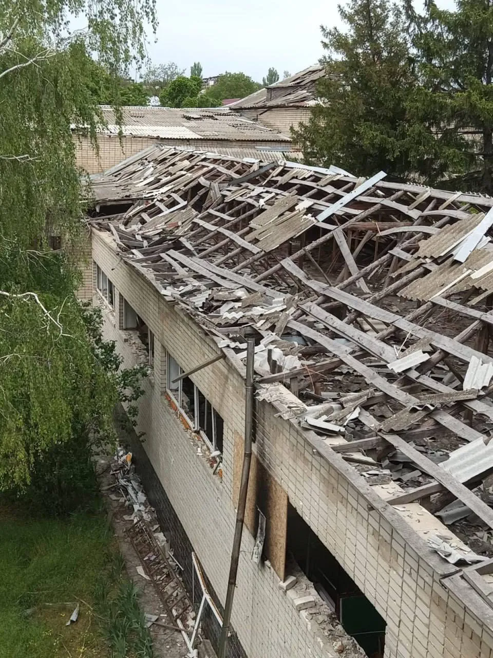 Фото: Окупанти зруйнували школу у Бериславі на Херсонщині