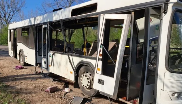 У Марганці кількість жертв удару по автобусу зросла до 10, у лікарні помер поранений